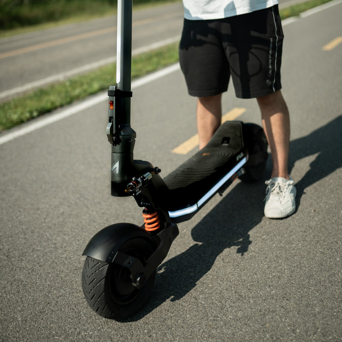 Apollo Phantom 2.0 High-Performance Electric Scooter Dual Motor 3500W Peak Power Up to 44 mph Top Speed 50 Mile Range All-Terrain 11 Inch Tires Suspension Lighting detail image 6