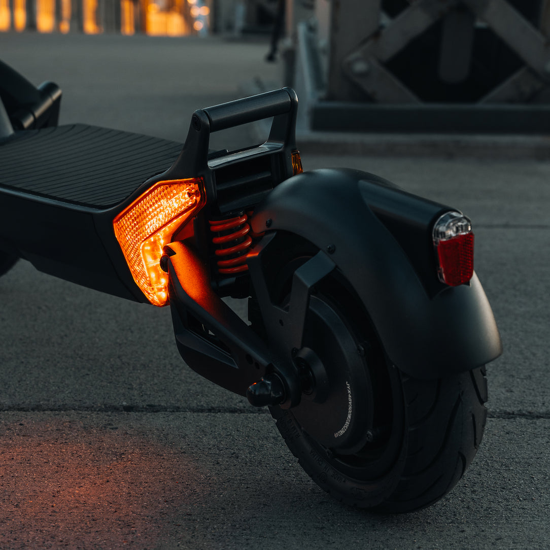 Apollo City Urban Commuter Electric Scooter for Adults, Portable Folding Design, High-Performance Shock Absorption, Long Range, The Ultimate Commuting Solution detail image 1