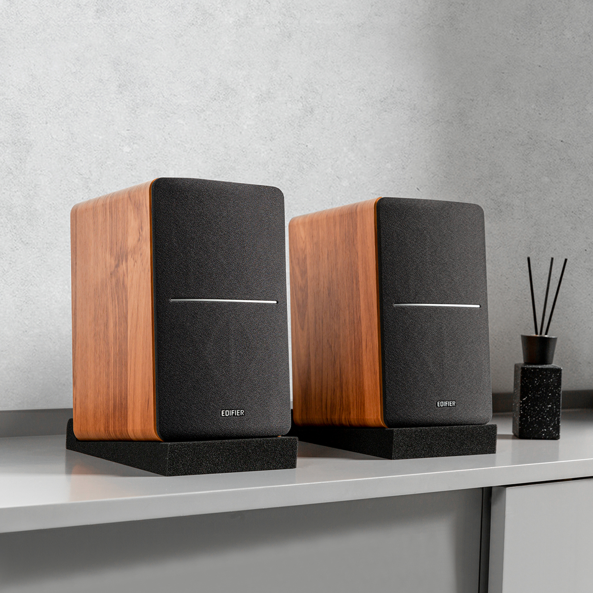 Ventray Home SS5 Monitor Isolation Pads — High‑Density Acoustic Foam Tilt Speaker Stands (Pair) — Black detail image 2