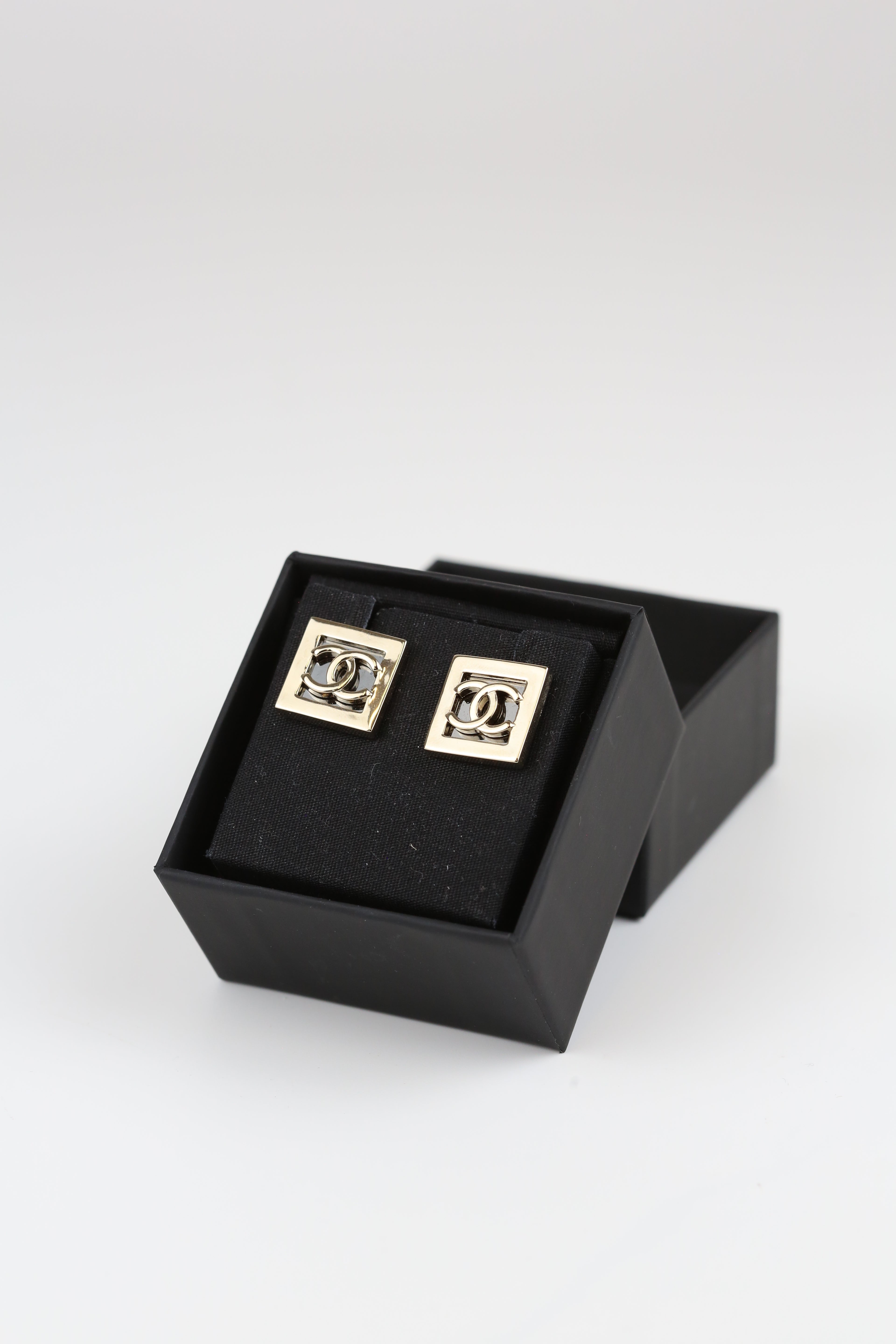 CHANEL Square CC Logo Cuffinks Gold
