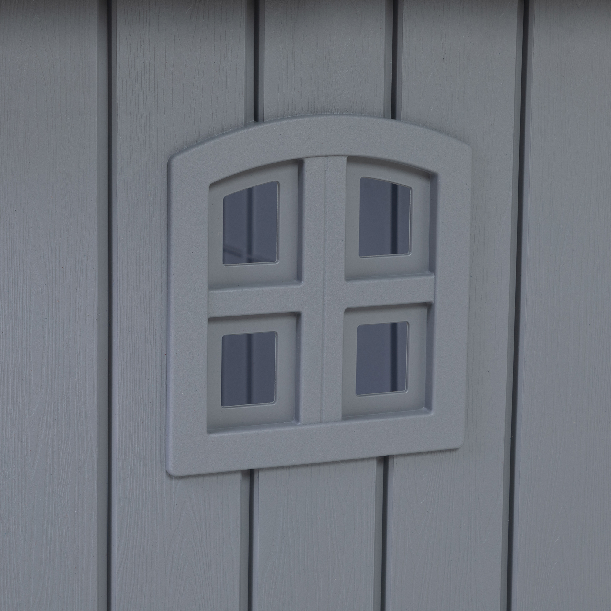 Caseta para perro de plástico exterior gris azulado con techo inclinado, base elevada ventilada, ventana lateral y entrada amplia | Refugio para mascotas de patio detail image 1