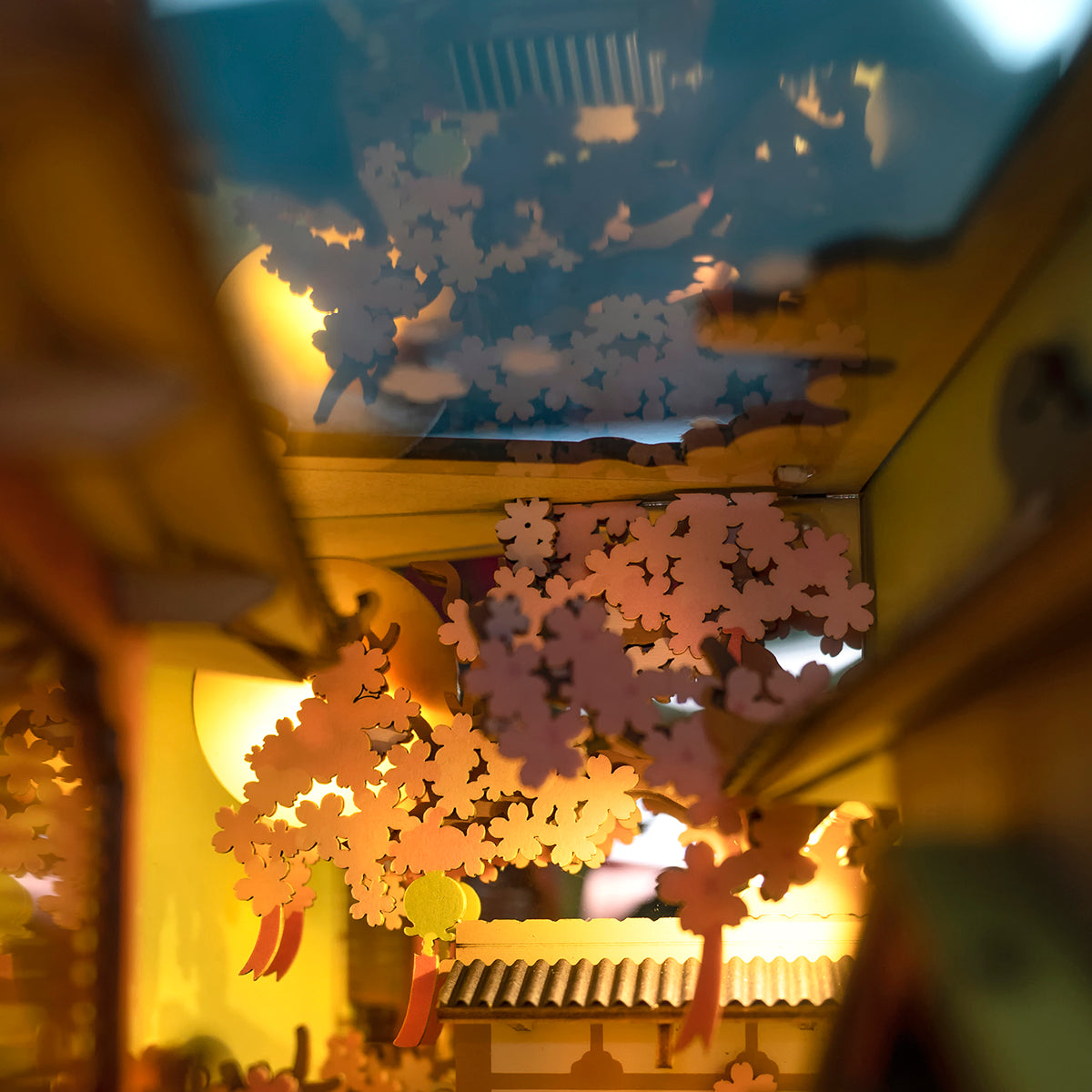 Robotime Rolife Falling Sakura DIY Book Nook TGB05 detail image 1