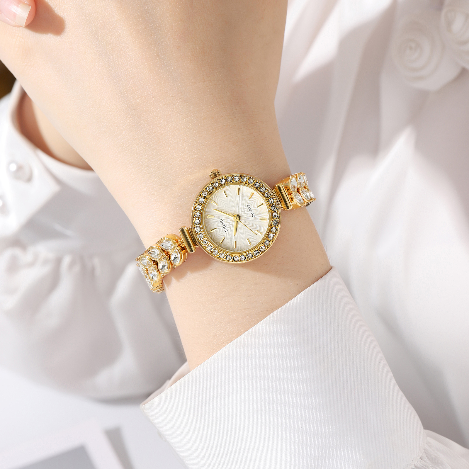 SKMEI 2547 Women's Elegant Quartz Watch — 30M Water Resistant Bracelet Style (Gold / Rose Gold / Silver) detail image 5