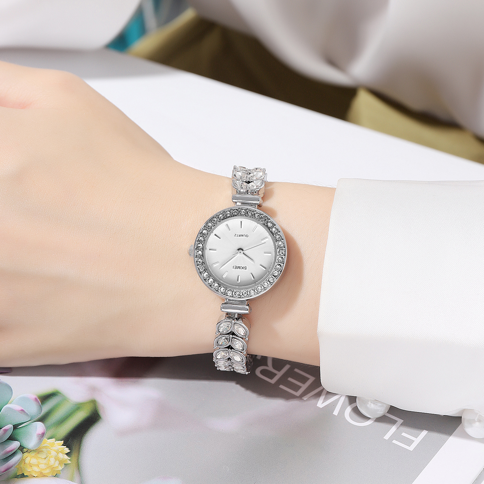 SKMEI 2547 Women's Elegant Quartz Watch — 30M Water Resistant Bracelet Style (Gold / Rose Gold / Silver) detail image 7