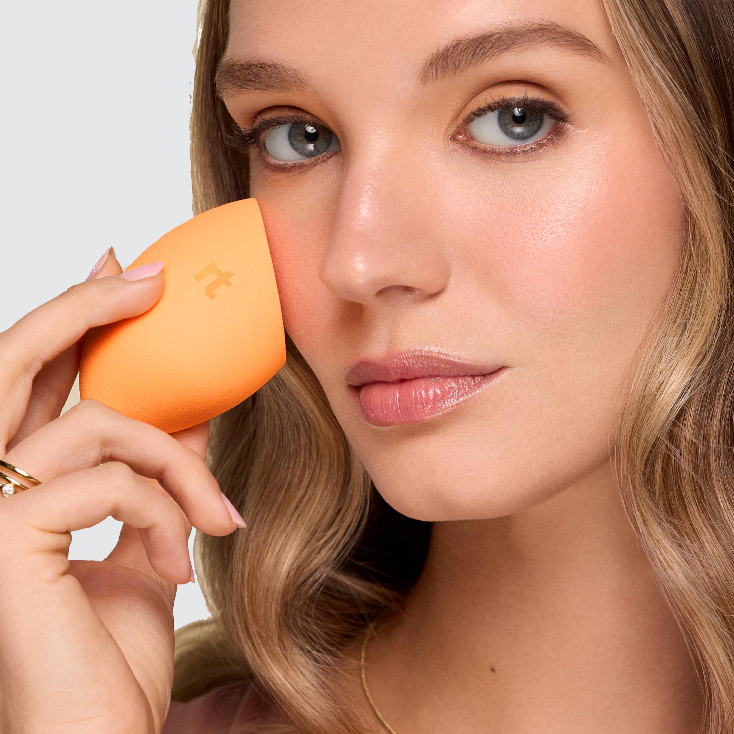 Real Techniques Miracle Complexion Sponge, paquete de 4 — Esponja para maquillar líquida y en crema, corrector y base, acabado natural, sin látex y libre de crueldad detail image 6