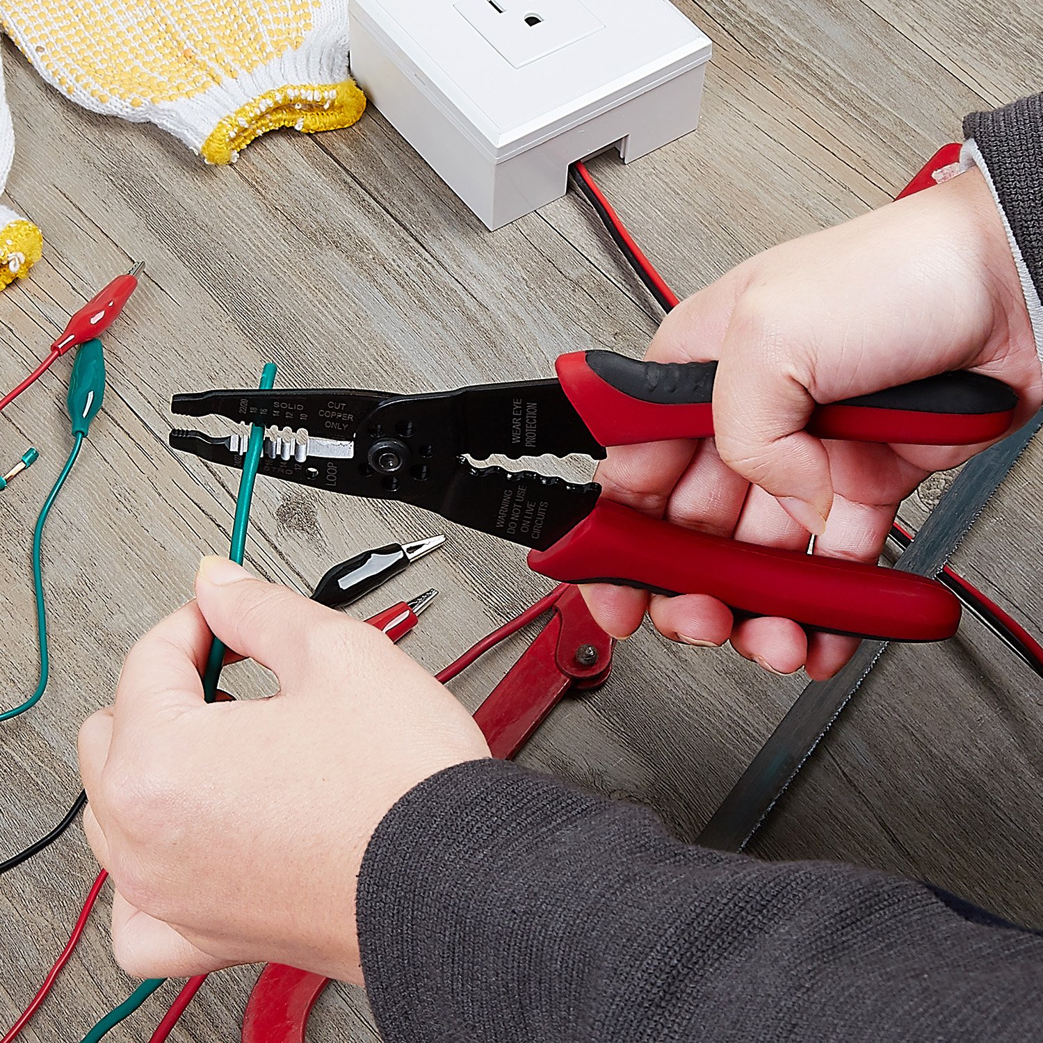 WGGE WG-015 8" Professional Wire Stripper, Crimper and Cable Cutter, Red/Black detail image 5