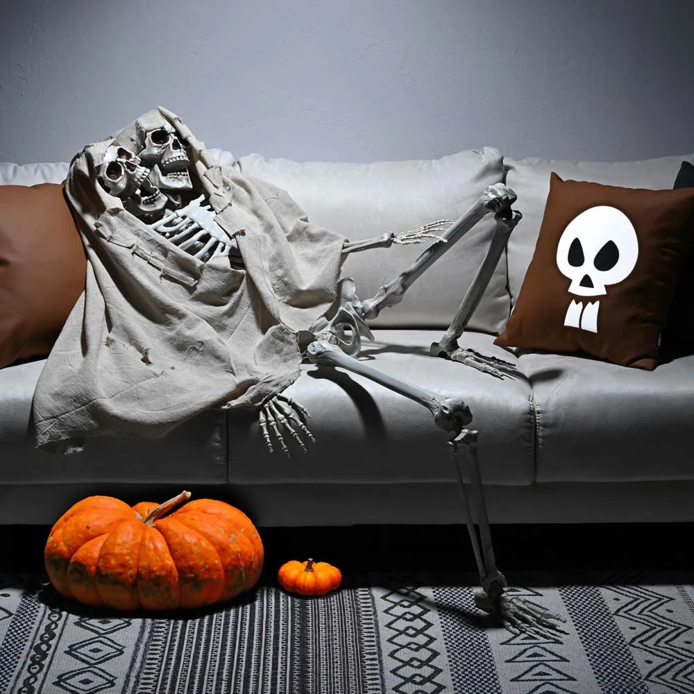 5.6 ft Articulated Swinging Skeleton Halloween Decor (Pirate/Cowboy Outfit) detail image 15